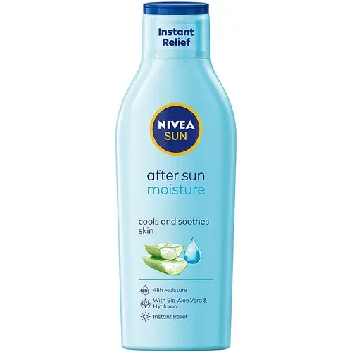 En ljusblå flaska efter solen lotion från Nivea
