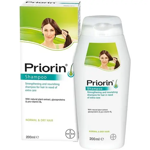 En vit flaska schampo mot håravfall utvecklad av Priorin
