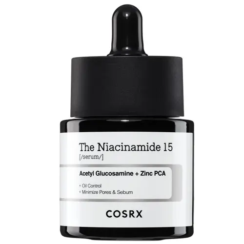 En svart liten flaska med niacinamide serum tillverkat av CosRx anpassat för oljig hy