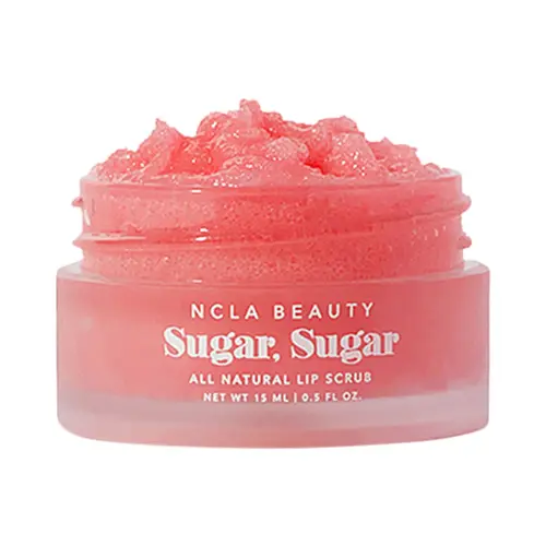 En genomskinlig burk rosa lip scrub tillverkat av NCLA beauty