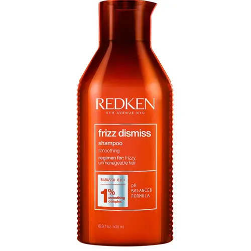 En röd flaska "Frizz dismiss"-schampo tillverkat av Redken